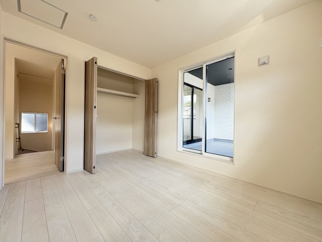ブルーミングガーデン 北九州市若松区小糸町の洋室|収納付きで、お部屋をすっきりとお使いいただけます。