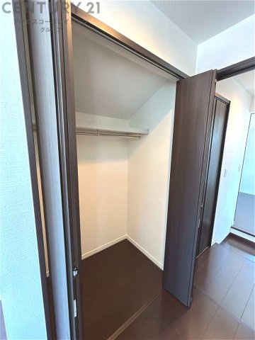 衣類やアクセサリー、小物類の収納が便利で整理整頓がしやすく、部屋の美観を保ちつつ、スペースを最大限に活用できます。衣服のしわやダメージを防ぎ、長持ちさせることができます。