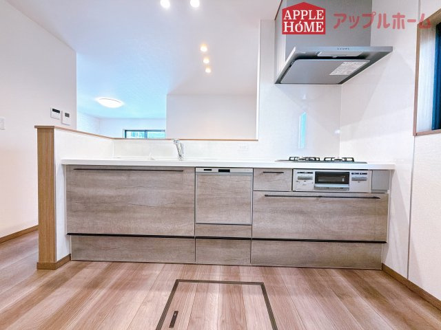 [新築住宅] 深谷市上野台 第59期 全3棟のキッチン|キッチンの収納も充実☆食洗器完備で家事も楽々♪生活の質が向上すること間違いなしの充実設備です。