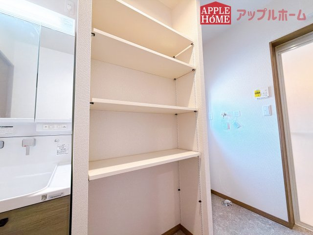 [新築住宅] 深谷市上野台 第59期 全3棟の収納|洗面横に収納あります♪