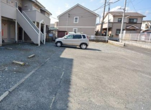 青梅市二俣尾３丁目のアパートの駐車場