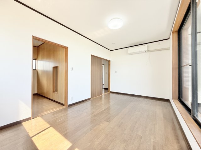磐田市 中野の洋室|全居室フローリング！畳の色褪せの心配がありません！
