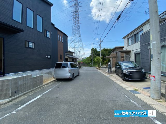 【同施工物件ご案内可能】東海市加木屋町鎌吉良根　全2棟の前面道路含む現地写真|事前予約にて現地ご見学いただけます！お気軽にお問い合わせください♪
■株式会社　セキュアハウス■
住宅ローンに強く、知識、経験豊富なスタッフ在籍
お客様に寄り添い、ご成約後もサポート致します。