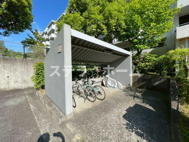 千里緑丘住宅14号棟の駐輪場|駐輪場です