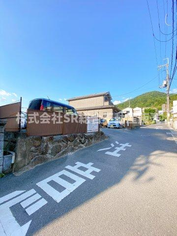 横小路町1丁目中古戸建の周辺|すぐ隣には月極駐車場もございます！