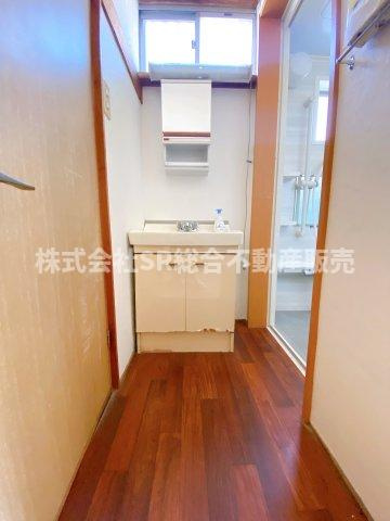 横小路町1丁目中古戸建の脱衣所|脱衣スペースもあります！