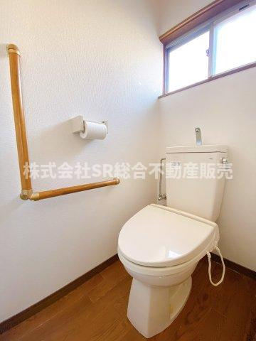 横小路町1丁目中古戸建のトイレ|暖房便座付いてます！