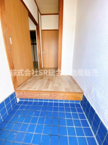 横小路町1丁目中古戸建の玄関|玄関広めで使いやすいです！