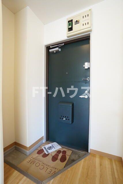 ドミールスズキ津田沼の玄関