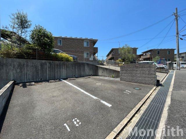 グランドールの駐車場