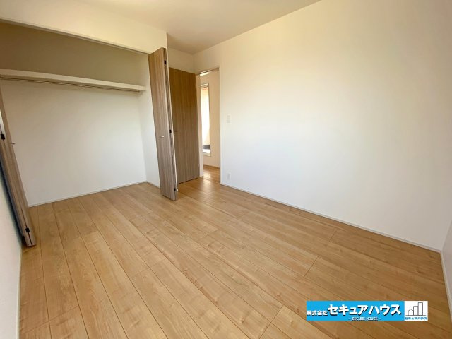 【本日ご案内可能】東海市加木屋町鎌吉良根　全2棟のバルコニー|【バルコニー　2号棟】
◆見晴らしもよく、太陽の温かな温もりをめいっぱい受け止めてくれます。
太陽の光と爽やかな風を受けたお洗濯物はあっという間に乾き、取りこむ時には太陽の匂いを感じられそうですね。　