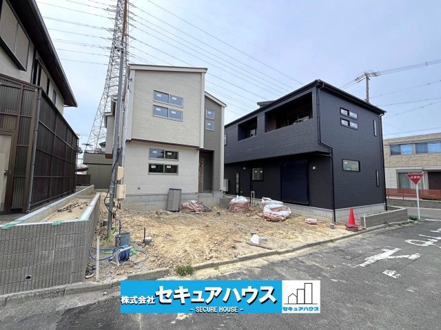 【本日ご案内可能】東海市加木屋町鎌吉良根　全2棟の外観|【現地外観写真】
◆内装完成！本日ご案内可能♪365日営業中！
◆駐車2～3台可能！オプション工事でカーポート設置などいかがでしょうか。その他にも、フェンスなどの「オプション工事」もご提案いたします♪