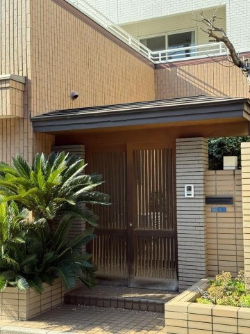 貸家　台東区池之端のエントランス
