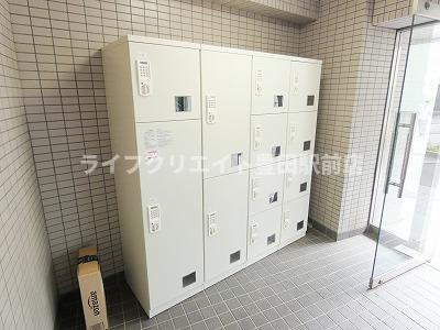 INOVE日野台（旧ヒルトップ多摩平の森）のエントランス