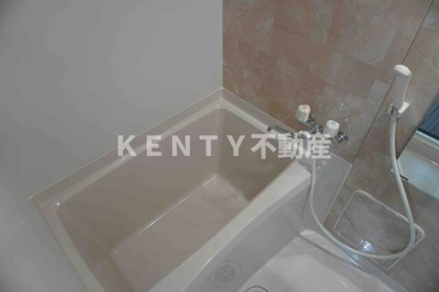 【浴室】 | テラスハウス | 落ち着いた空間のお風呂です