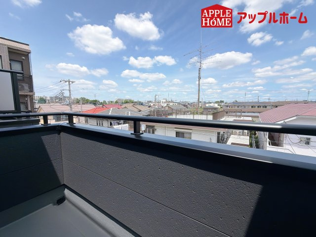 [新築住宅] さいたま市北区植竹町1丁目 全2棟のバルコニー|奥行を広めに取ったバルコニー♪家族分の洗濯物もしっかり干せます。