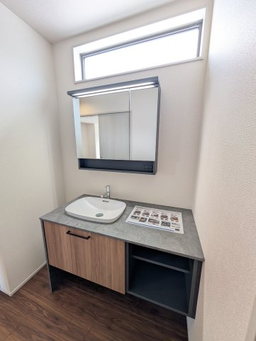 【独立洗面台】 | リーブルガーデン.S前橋市富士見町第12時沢ー⑤ | 浴室・ランドリールームから洗面台まで続く水回り導線は奥様に人気の仕様です♪