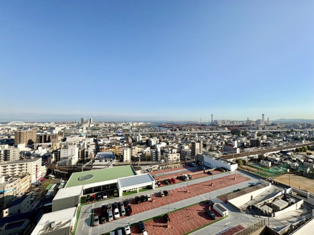 御影タワーレジデンスの展望|南側バルコニーからの眺望です。
神戸はもちろん大阪の街を一望できます。
是非現地でご確認くださいませ。