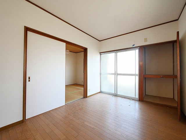 富士荘の内装|明るい色調の室内です