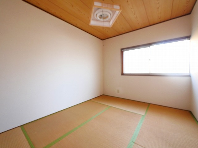 富士荘の和室|柔らかい畳が心地よい和室