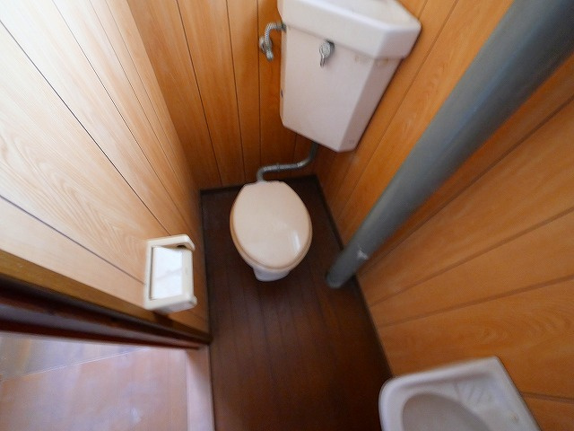 富士荘のトイレ|落ち着いた色調のトイレです