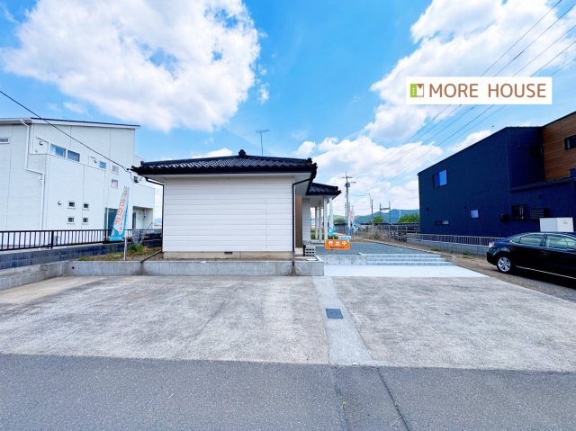 太田市鳥山上町　中古住宅の駐車場