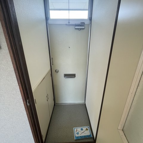 ハイツクリエイトの玄関