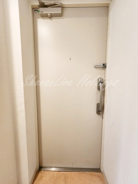横浜市保土ケ谷区宮田町１丁目の賃貸マンションの玄関