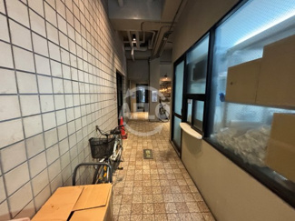 【その他共用部分】 | スパジオビル | スパジオビル　1階通路