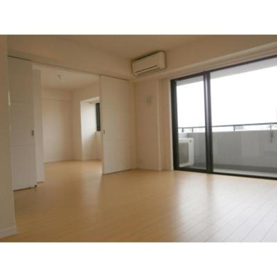 【居間・リビング】 | パークキューブ代々木富ヶ谷 | ※写真は同タイプ住戸です。