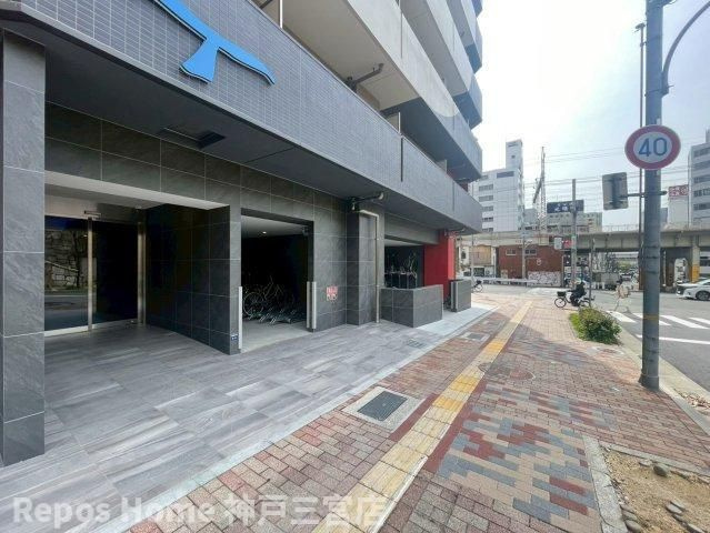 セレニテ元町アリエのエントランス