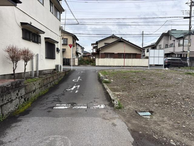 宇都宮市江曽島１丁目　135.70㎡　売地の周辺|南道路　前面約３．１ｍ　公道