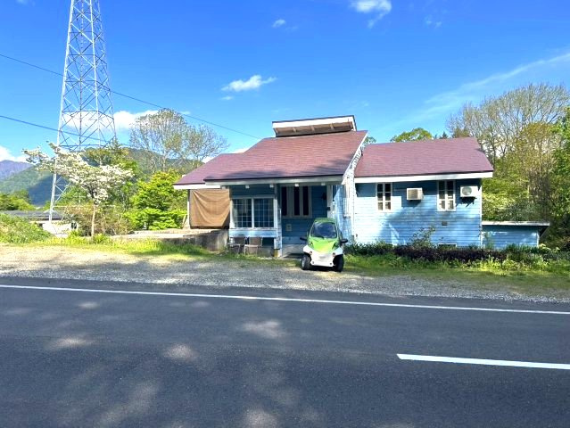 建築条件なし土地　北安曇野郡白馬村大字北城の前面道路含む現地写真|※解体予定です