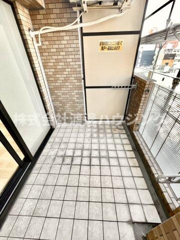 新大阪プライマリーワンのバルコニー