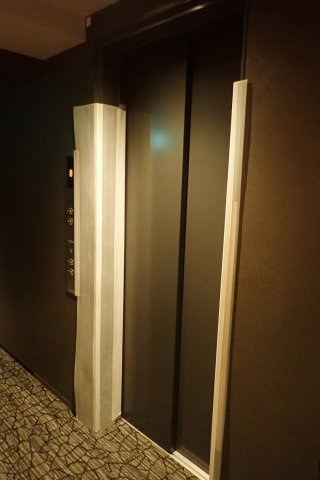 プライムメゾン本郷のエントランス