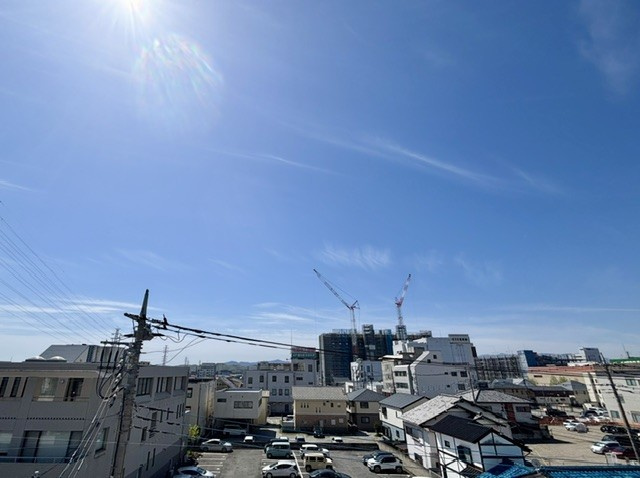 アルファステイツ高崎駅東の展望|4階部分のバルコニーから見た南側の眺望です。2026年4月撮影