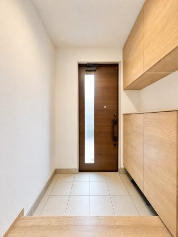 磐田市池田の玄関|スッキリとした印象のシューズボックス！収納力豊富で玄関が散らかる心配がありません！※小物類を消したイメージ画像です。