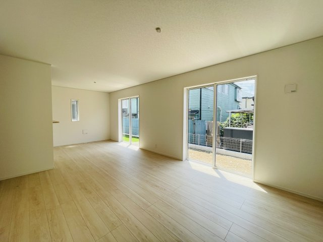 『八王子市新築戸建て』八王子市泉町1911-32【仲介手数料無料】　２６期の居間・リビング|～仲介手数料無料☆八王子ひなた不動産～八王子市泉町　新築戸建て