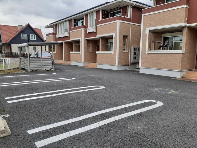 シャトーハイツＣの駐車場