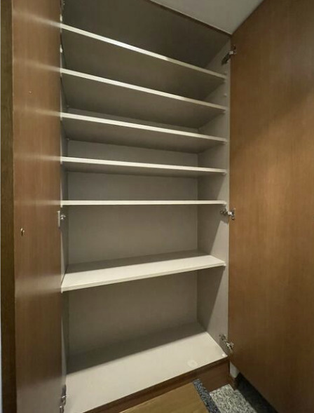 フェニックス笹塚弐番館の玄関