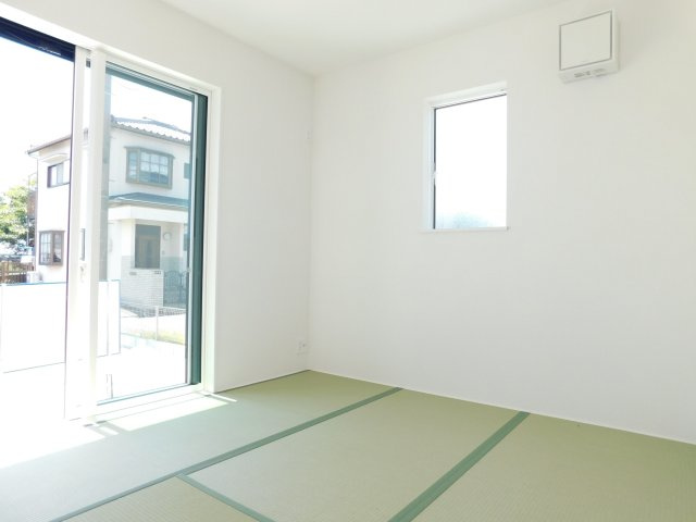 愛西市須依町大正の新築一戸建の和室|◇和室◇　　南面で明るい和室４．５帖　お子様の遊び場やお昼寝スペースなどにも利用できます♪