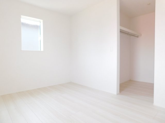 愛西市須依町大正の新築一戸建の洋室|◇洋室◇　　明るい洋室６．０帖　ウォークインクローゼット完備♪