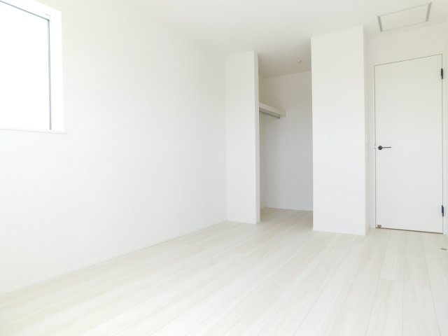 愛西市須依町大正の新築一戸建の洋室|◇洋室◇　　南面で広くて明るい洋室７．０帖　ウォークインクローゼット完備♪
