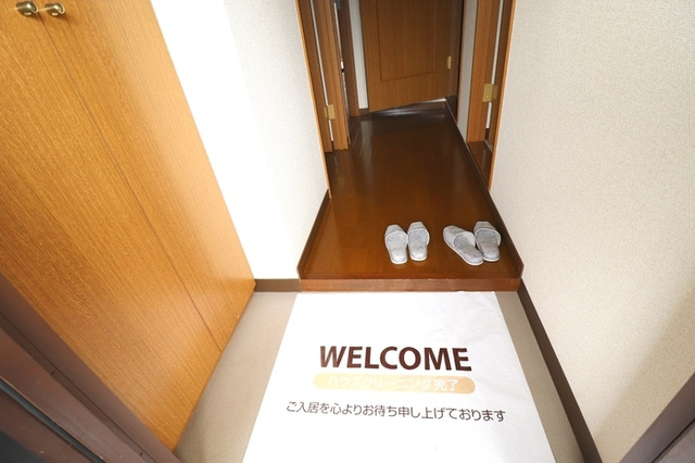 【玄関】 | サニーコート鶴見 | 302　玄関