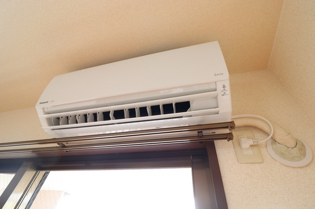 【設備】 | サニーコート鶴見 | 302　エアコン