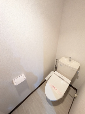 温水洗浄便座機能付きのトイレ