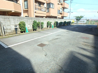 ★敷地内駐車場★（空き状況・使用料等詳細はご確認下さい）