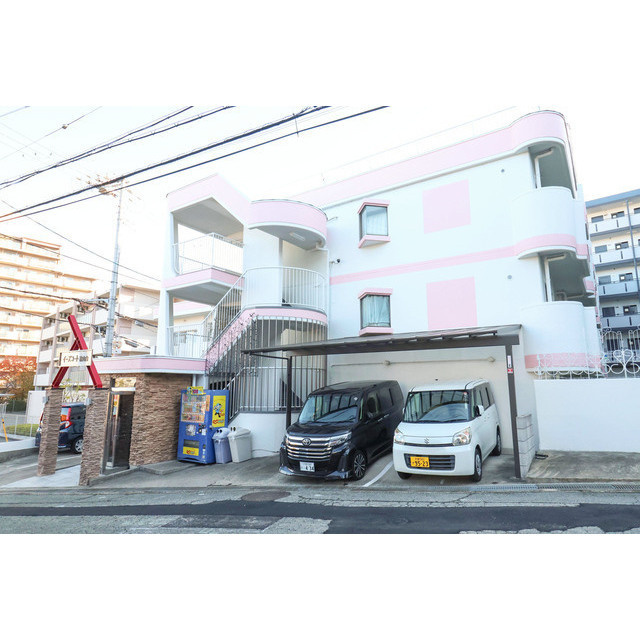 イーズコート桃山台の駐車場