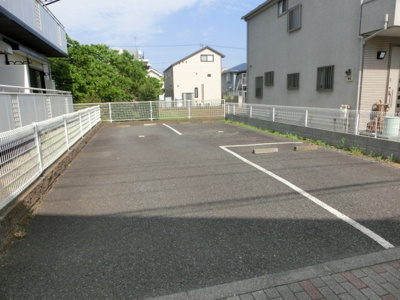 ★敷地内駐車場★（空き状況・使用料等詳細はご確認下さい）
