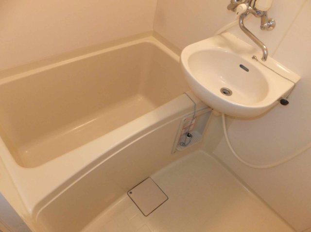 レオパレス川合Ｂの浴室|トイレと別々がうれしい